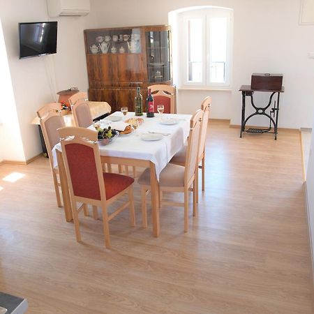 Apartment Rado Vrbnik Luaran gambar