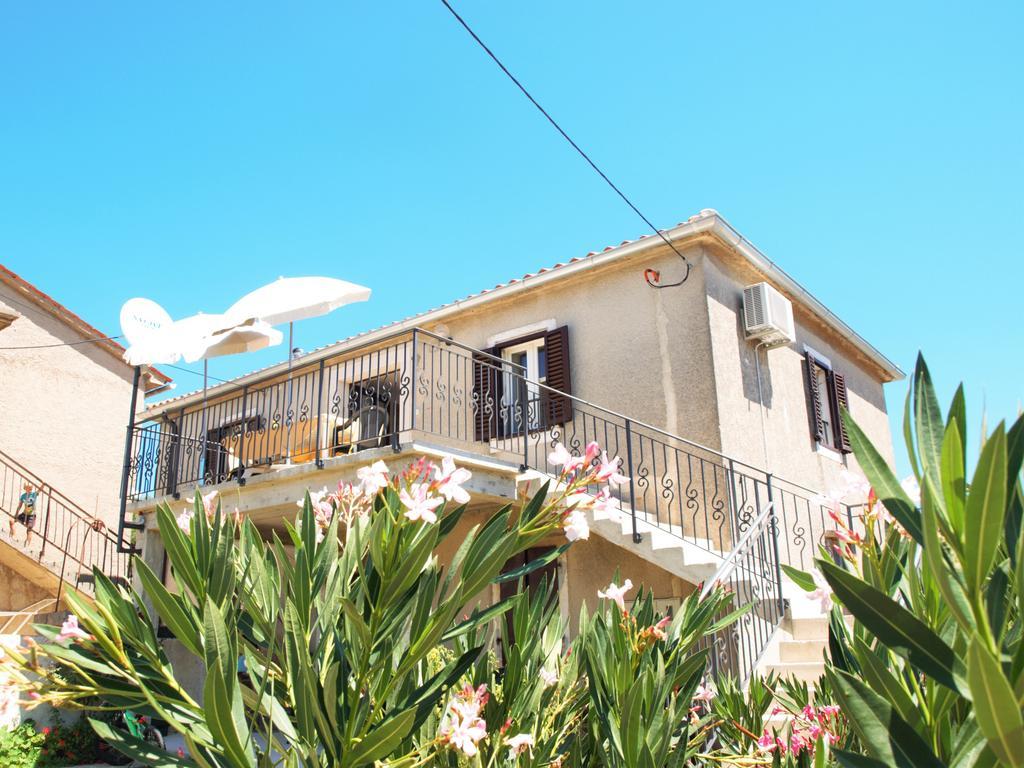 Apartment Rado Vrbnik Luaran gambar